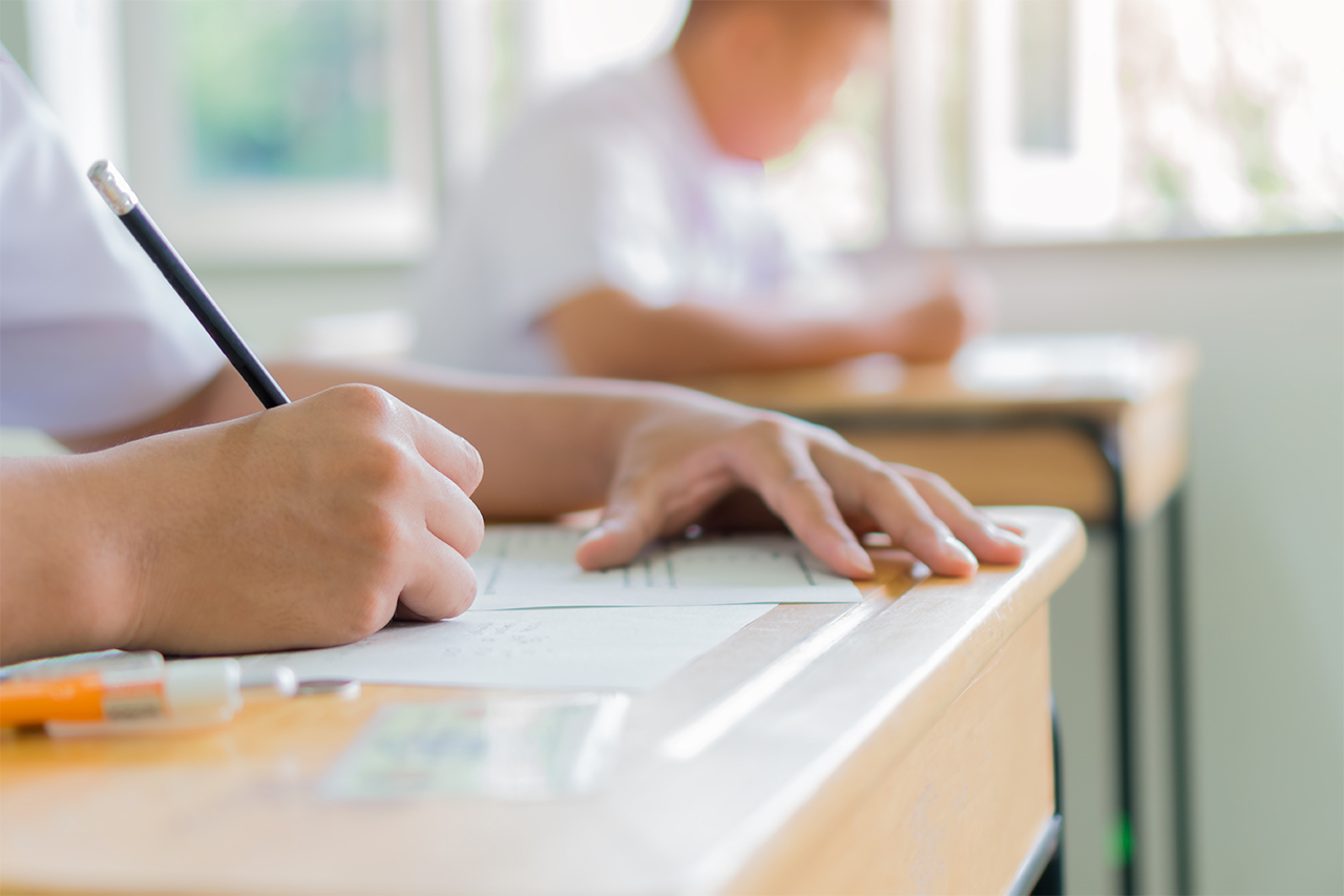 Asian exam. Письменный тест. Авы бумажное образование. Письменный тест фото. Student writing a Test.